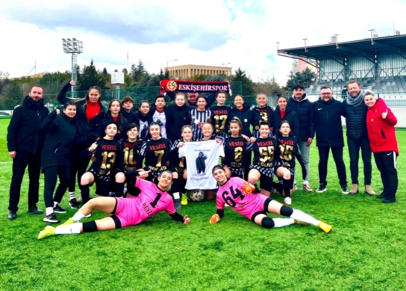 DİŞİ ŞİMŞEKLER PLAKA YAZDIRDI(0-26)