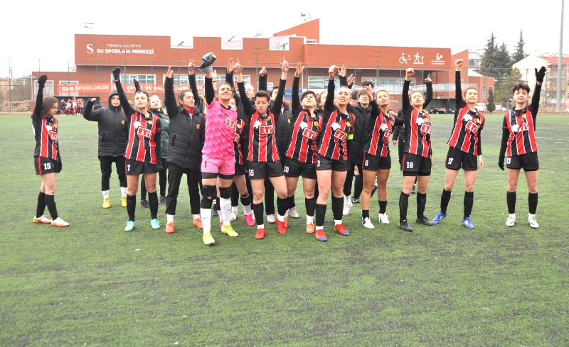 HAYDİ KIZLAR! VURDUĞUNUZ GOL OLSUN