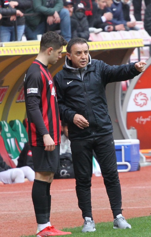 SUAT HOCA BUGÜN  SAHADA OLACAK