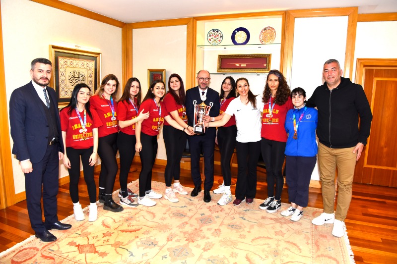 KUPAYI HEDİYE ETTİLER