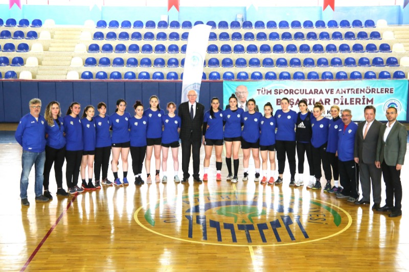 BAŞKAN KURTTAN TAKIMINA MORAL ZİYARETİ
