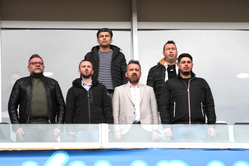 YÖNETİM PARA ARIYOR