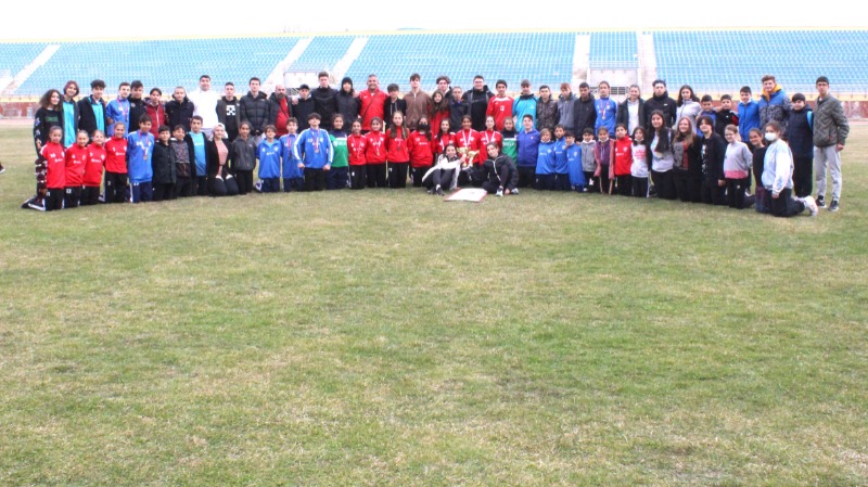 ATLETİZMDE GELENEK BOZULMADI