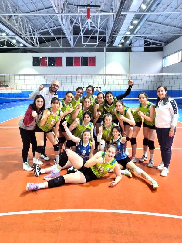 TEPEBAŞI KIZLARI  YARI FİNALLERDE