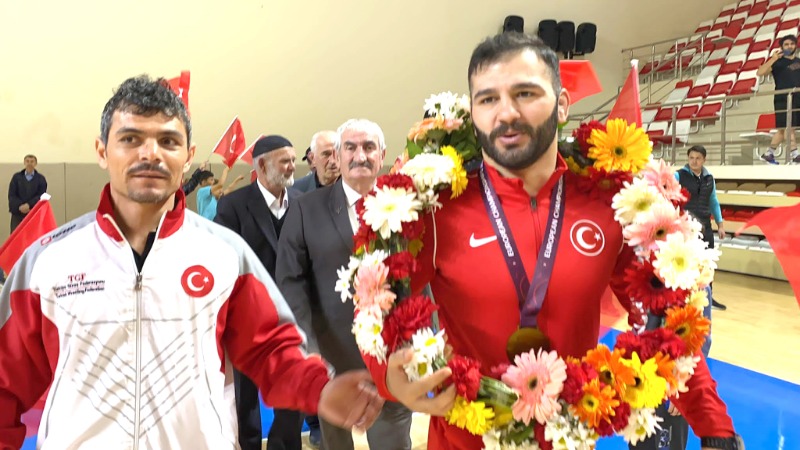 MUHAMMET AKDENİZE  MUHTEŞEM KARŞILAMA