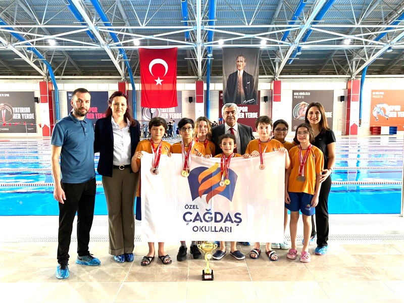 ÇAĞDAŞ KOLEJİ YÜZMEDE FARK YARATTI