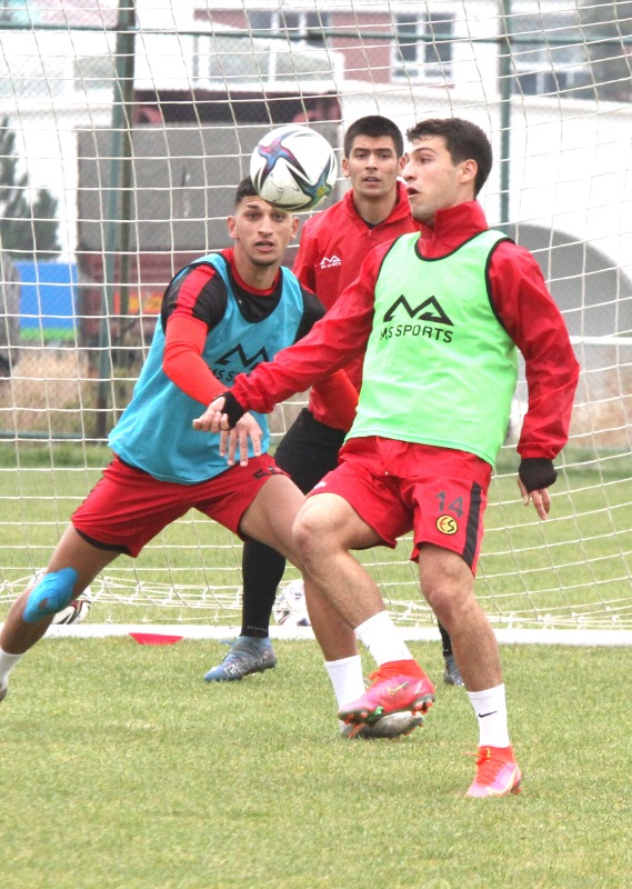 ONURHANDA  TAKIMA KATILDI