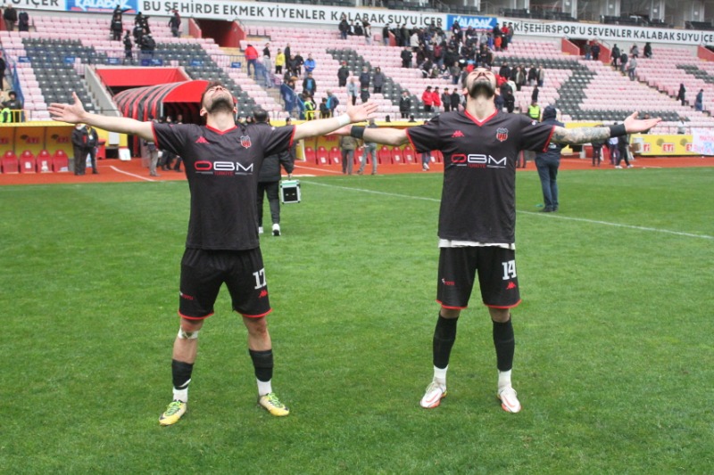 YUNUSEMRESPORLU FUTBOLCULARA TEKLİF YAĞIYOR
