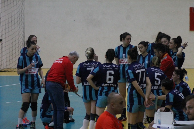 KALAN 4 MAÇTAN 2SİNİ  KAZANMASI GEREKİYOR