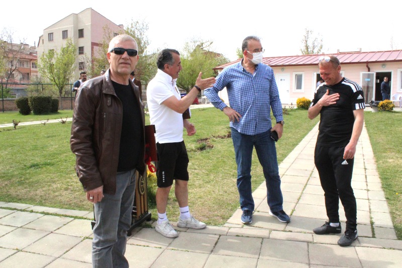 SPOR TESİSİNİ İNCELEDİ