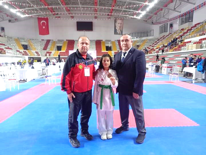 KARATEDE GURURLUYUZ