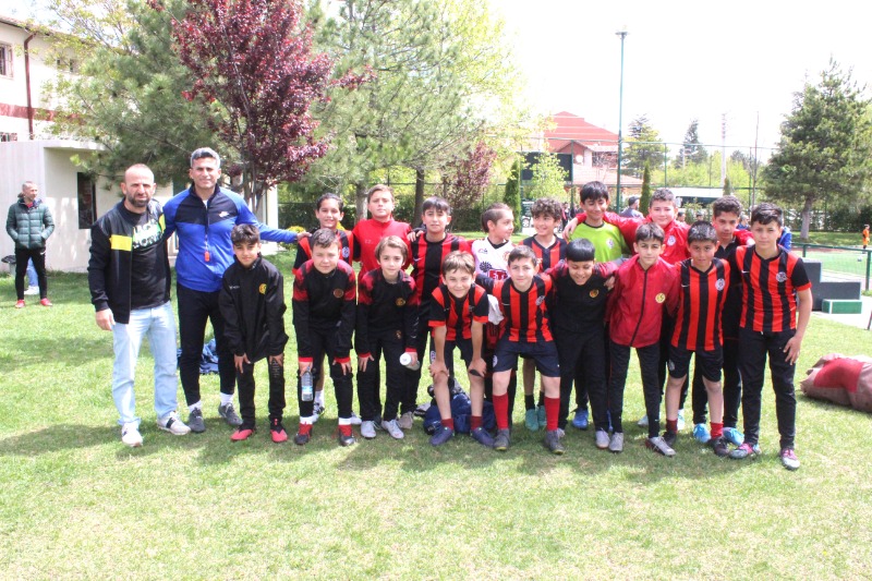 DERNEK ÇALIŞIYOR