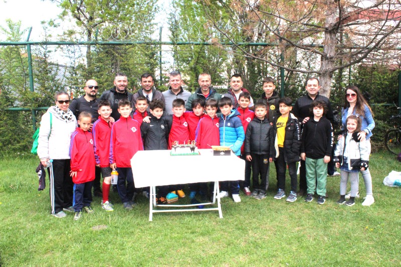 SAHADA DOĞUM GÜNÜ KUTLAMASI