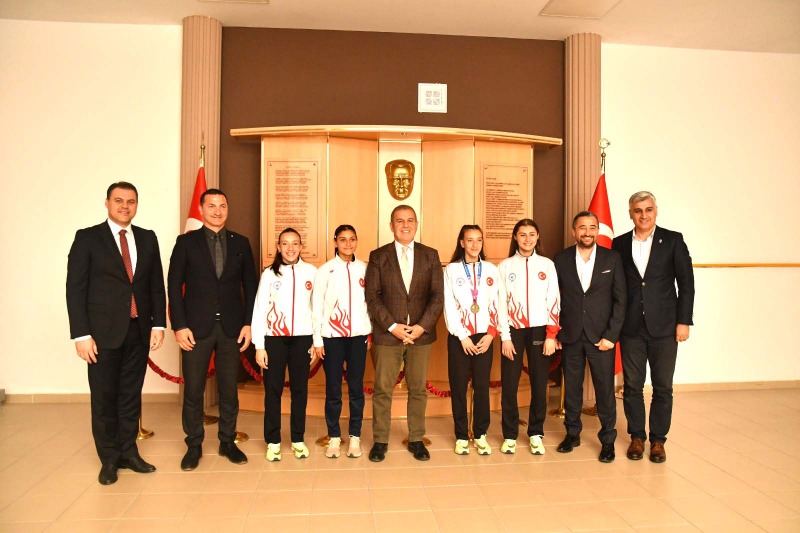ŞAMPİYONLARDAN ZİYARET