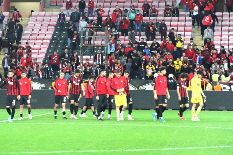 İLÇE TAKIMLARINDAN FARK YEDİK