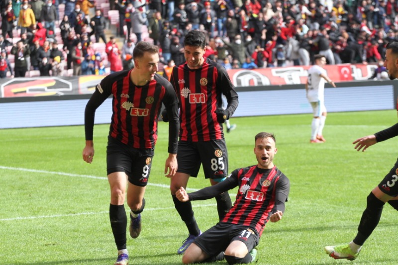 GOLLERDE ONUR ARI FARKI