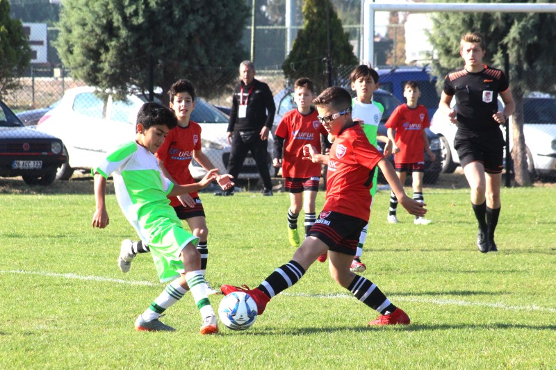 MİNİKLERİN RESİTALİ BAŞLIYOR