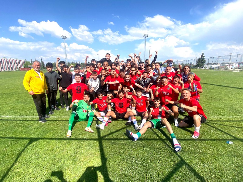 ES-ES U17LERİ SON 16YA KALDI