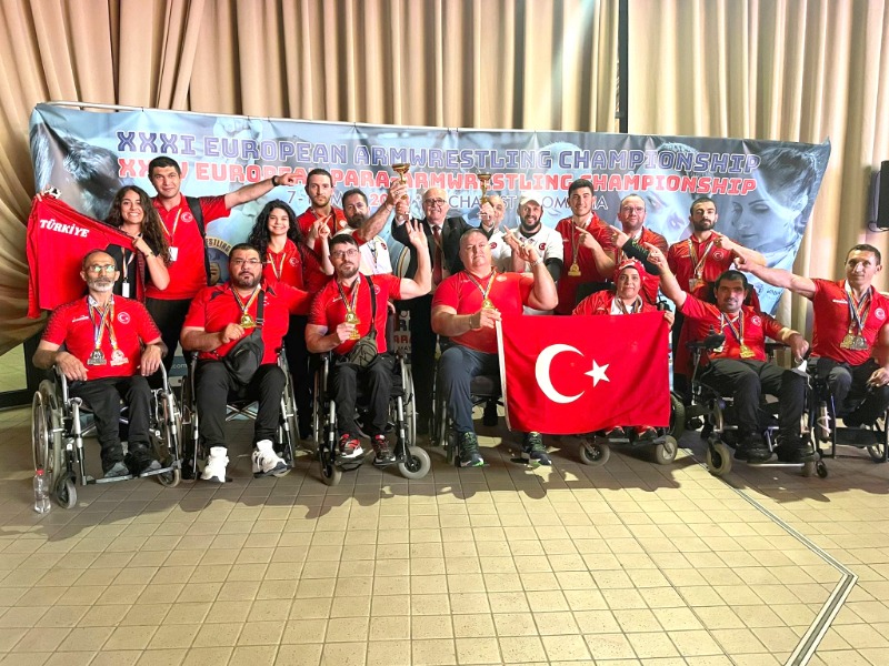 SİZİNLE GURUR DUYUYORUZ
