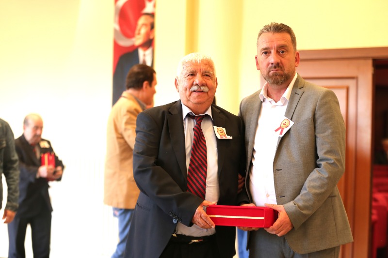 BU GURUR ŞİMŞEK AİLESİNİN