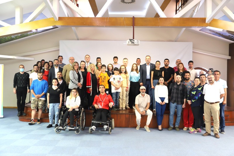 ÇAĞDAŞLIK YOLUNDA GENÇLİK VE SPOR
