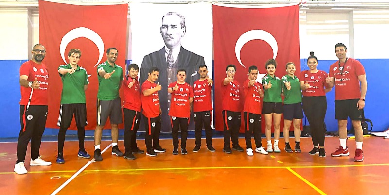 DOWN SENDROMLULAR BASKETBOL MİLLİ  TAKIMI ESKA SPOR İLE DOSTLUK MAÇI YAPTI