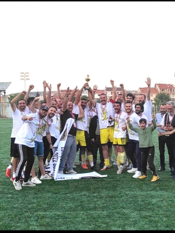 İLK ŞAMPİYON KUPASINA KAVUŞTU