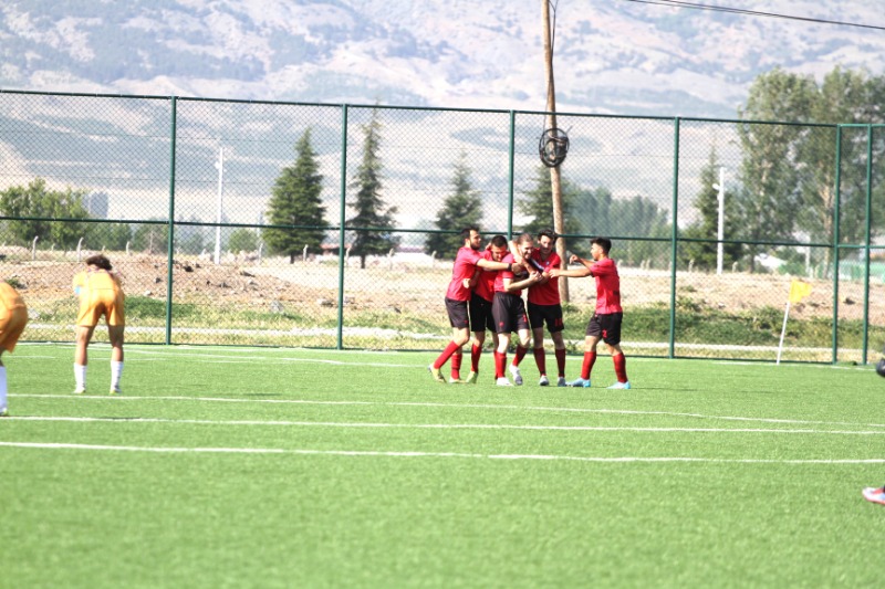 GÖZLER PLAY-OFFA ÇEVRİLDİ