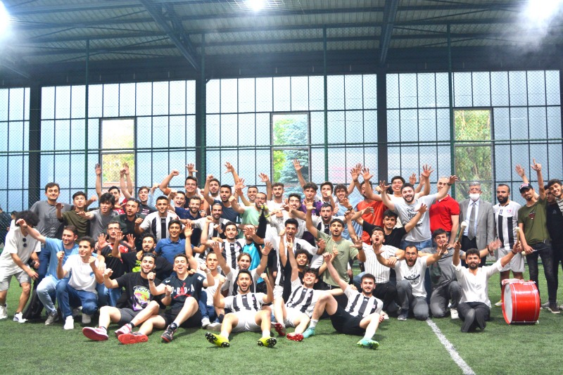 FUTBOLUN ŞAMPİYONLARI BELLİ OLDU