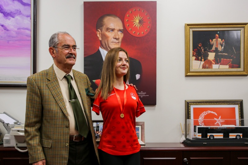 DÜNYADA BİRİNCİ OKULDA İKİNCİ