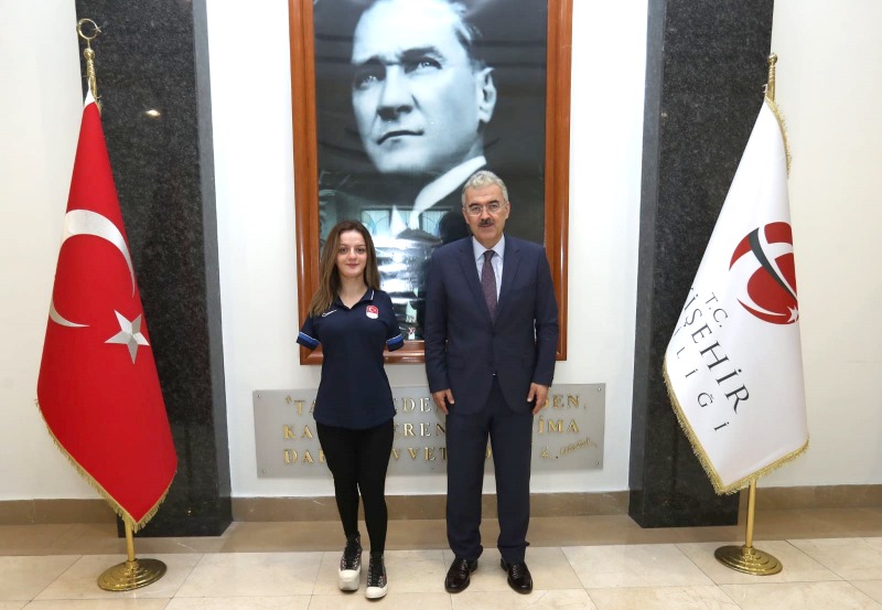 VALİ’DEN KUTLAMA