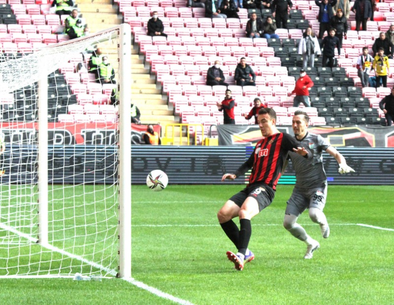 ONUR ARI ALANYASPOR YOLUNDA