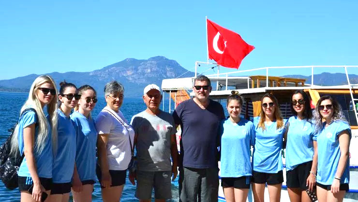 HARİKA KIZLAR  İYİ BAŞLADILAR