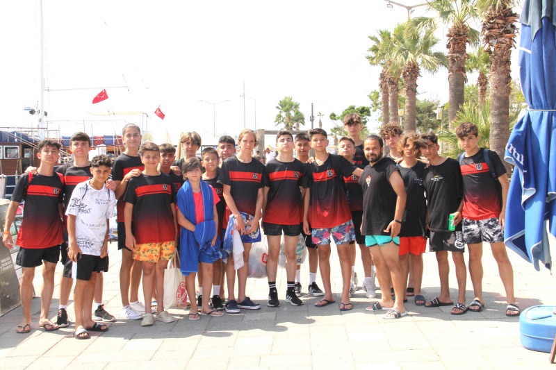 ŞAMPİYONLUĞU BODRUMDA KUTLADILAR