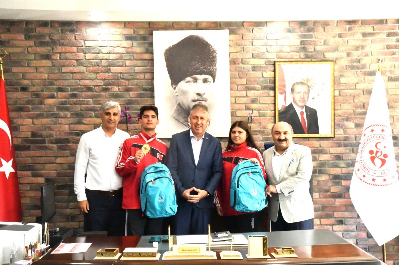 BAŞARIYI ÖDÜLLENDİRDİ