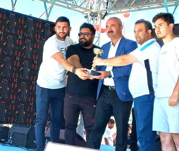 KUPAYI BAŞKANA HEDİYE ETTİLER