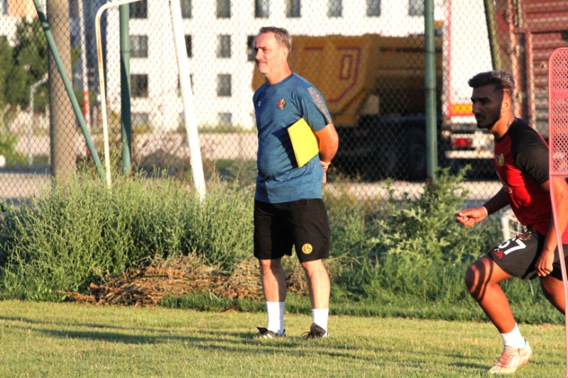 CÜNEYT HOCA KADROYU 25E İNDİRDİ