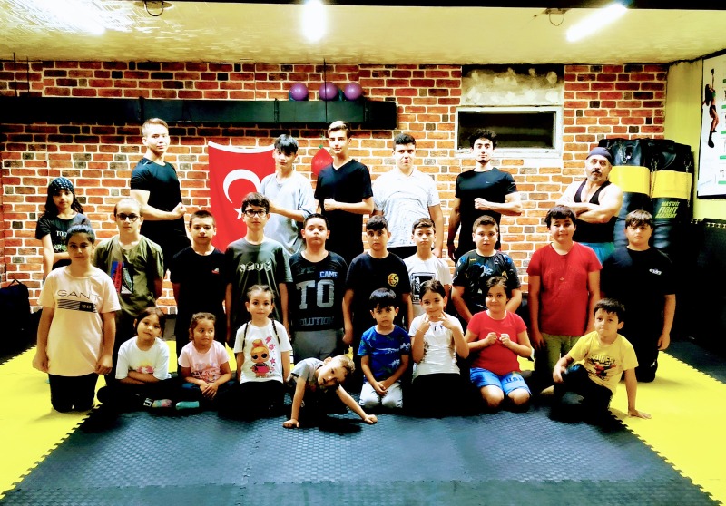KİCK-BOKS KENDİNİ SAVUNMAYI ÖĞRETİR