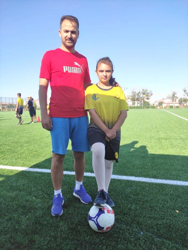 ZEYNEP ÜZÜLMEZ  Futbola Gönül Verdi