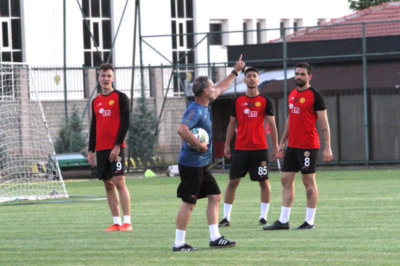 DAİMA İLERİ OYNAYIN
