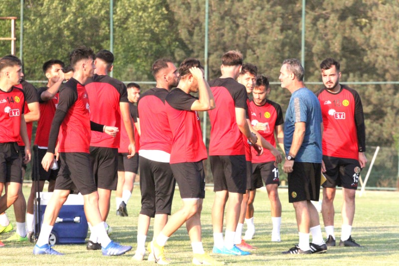 ŞİMŞEKLER U 19 İLE OYNADI