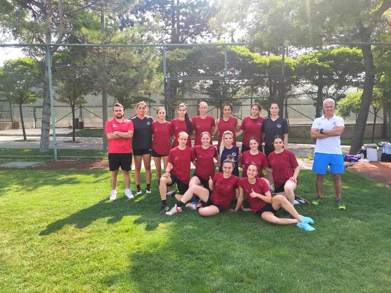 MELEKLER FORM TUTUYOR