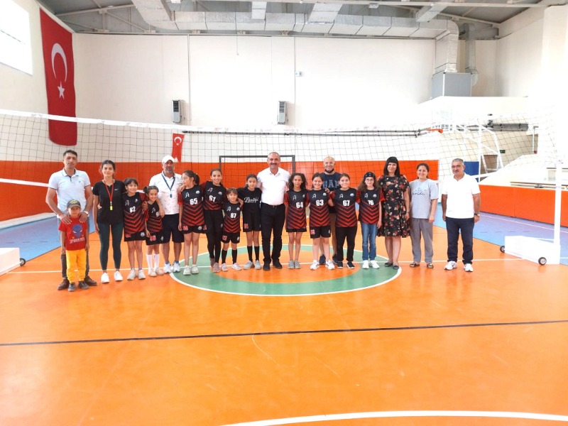 HAYDAR ÇORUMDAN MİNİKLERE TATLI ZİYARET