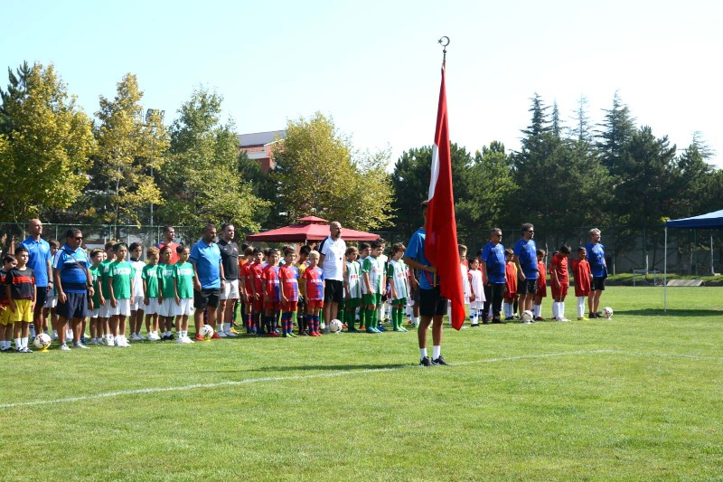 MİNİKLERİN ZAFER KUPASI HEYECANI
