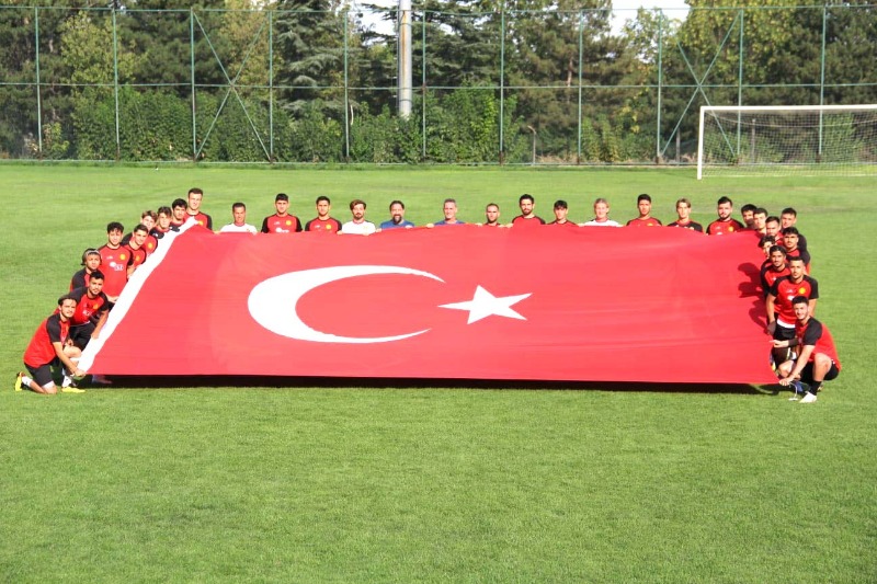 ŞİMŞEKLER ZAFER BAYRAMINI KUTLADI
