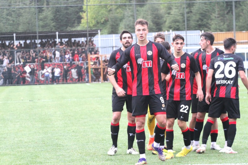 İLK MAÇTA  GOLÜNÜ ATTI