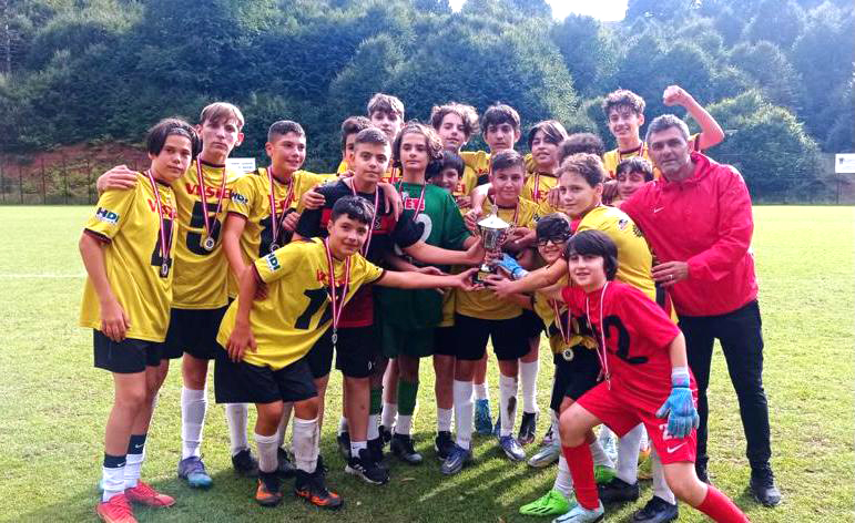 ES-ES U14LERİ KARTEPEDE GOL YEMEDEN ŞAMPİYON