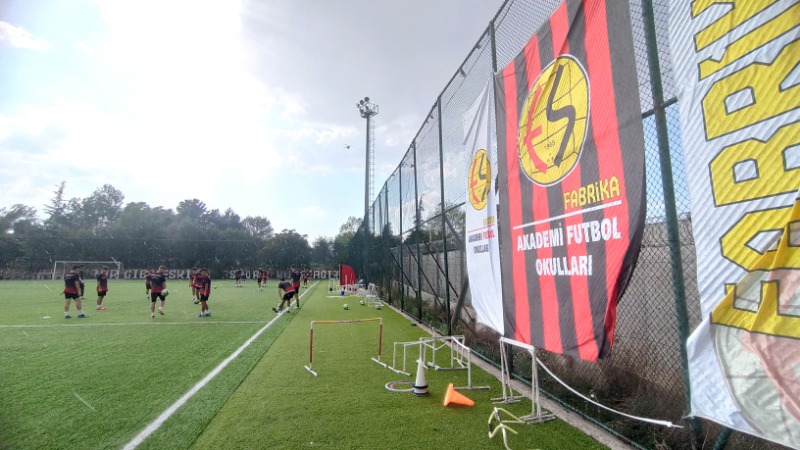 ESKİŞEHİRSPOR ALT YAPIYA  320 FUTBOLCUYU KAZANDIRDI