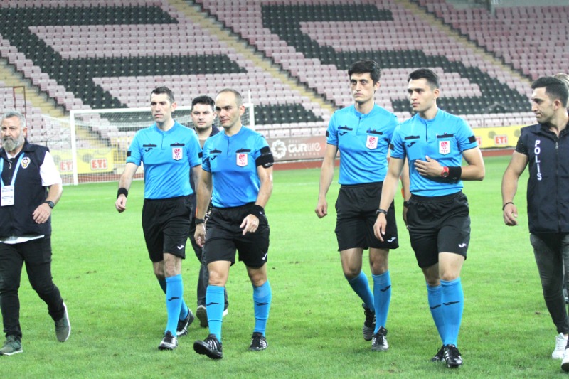 ACEMİ HAKEM TEPKİ ALDI