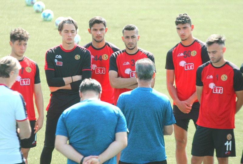 MAÇI BEKLİYORLAR